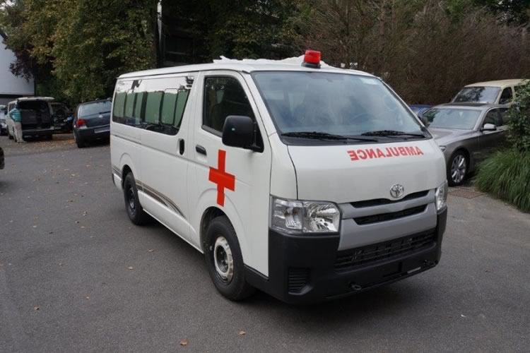 Toyota Hiace converti en ambulance pour l'Afrique - pics 1