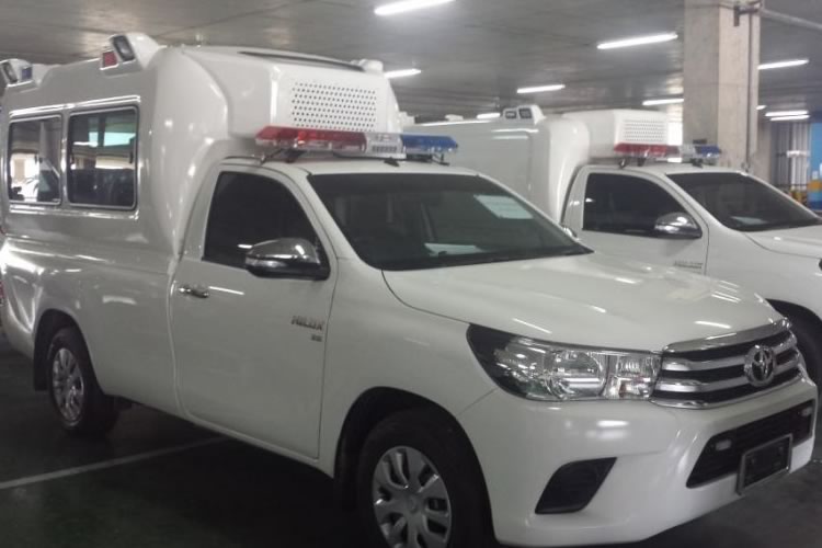 Toyota Hilux/Revo convertido en ambulancia para África - pics 1